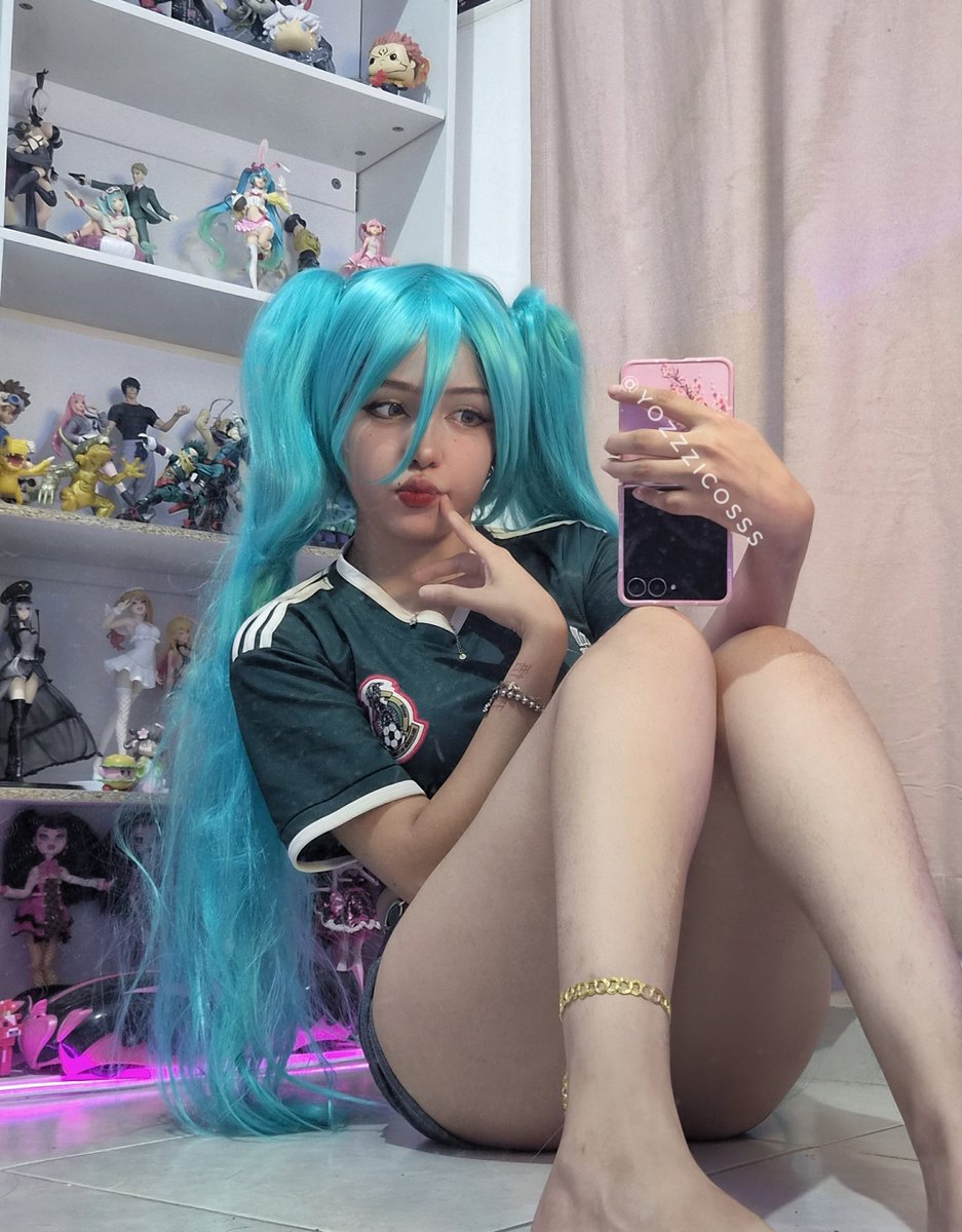 yooozzzi's tweet photo. Hatsune miku mexicana https://t.co/QyLvJiK0O5