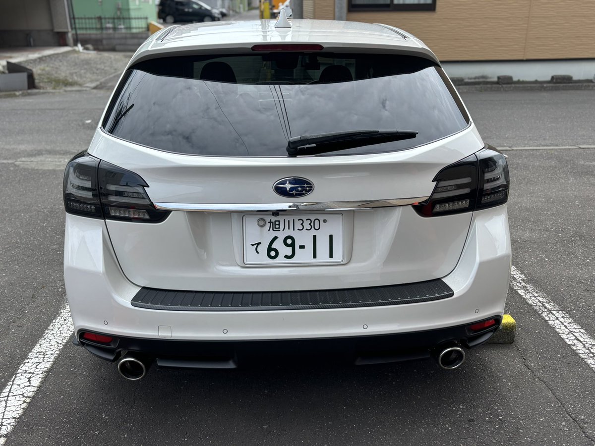 Levo_VM4y's tweet photo. いつかやりたかったことリスト実現しました！

コラゾンNJCブラックレンズレッドファイバー
から
コラゾンブラックレンズホワイトファイバー

白ボディに白基調よき！
#SUBARU #LEVORG #Hokkaido #subie #車好きと繋がりたい https://t.co/hVffzSNozp