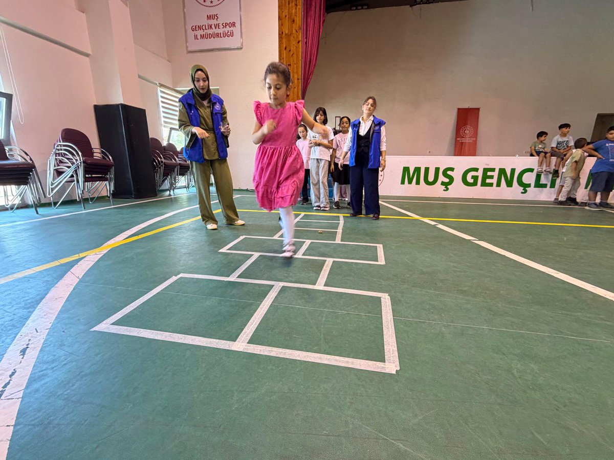 Mus_GM's tweet photo. Yazın enerjisine muhteşem bir final yaptık! 🎉☀️
#GSBGençlikYazKulübü Kapanış Programımızda doyasıya eğlendik, güzel anılar biriktirdik ve dolu dolu geçen yazı hep birlikte taçlandırdık! 😊💙❤️📸

#GSBGM
@OA_BAK @gencliksporbak https://t.co/ZkTVAoQzQs
