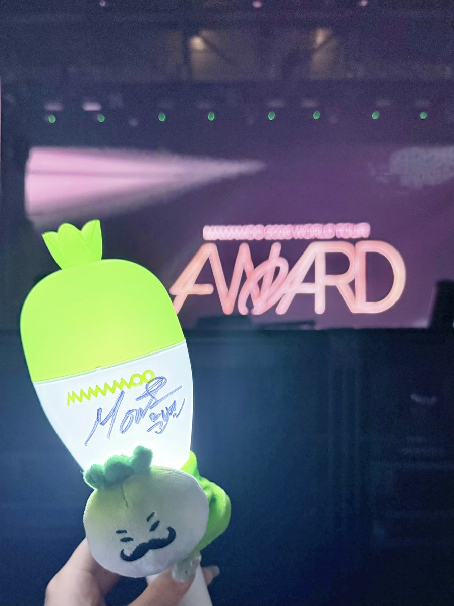 YuMi_moonstar__'s tweet photo. ネイルにも4WARD宿してきた🇺🇸💚
一生分の幸せを貰った夢みたいな1日でした、ありがとうママム😭 #MAMAMOO #마마무 https://t.co/AOs0ez0fej