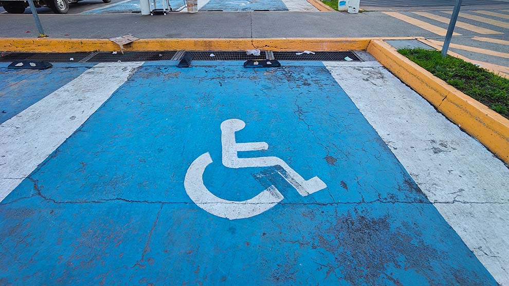 UNAM_MX's tweet photo. La ciudad no es sólo calles, edificios y sistemas transporte, sino que está formada por aquellos espacios que permiten construir vínculos, generar comunidad y sostener la vida cotidiana: #ExpertaUNAM. Consulta la nota en @Gaceta_UNAM > https://t.co/fy5APZQTgd https://t.co/61Zyxj3TRS
