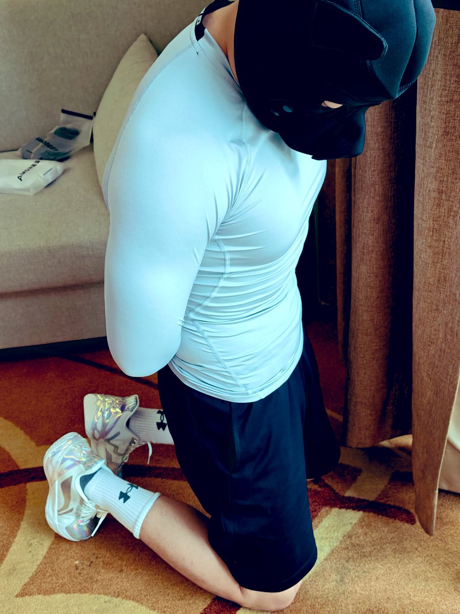 XXXG0731's tweet photo. 肌肉M🐶
#sm #紧身控 #球鞋 https://t.co/bPBP2HbmtV