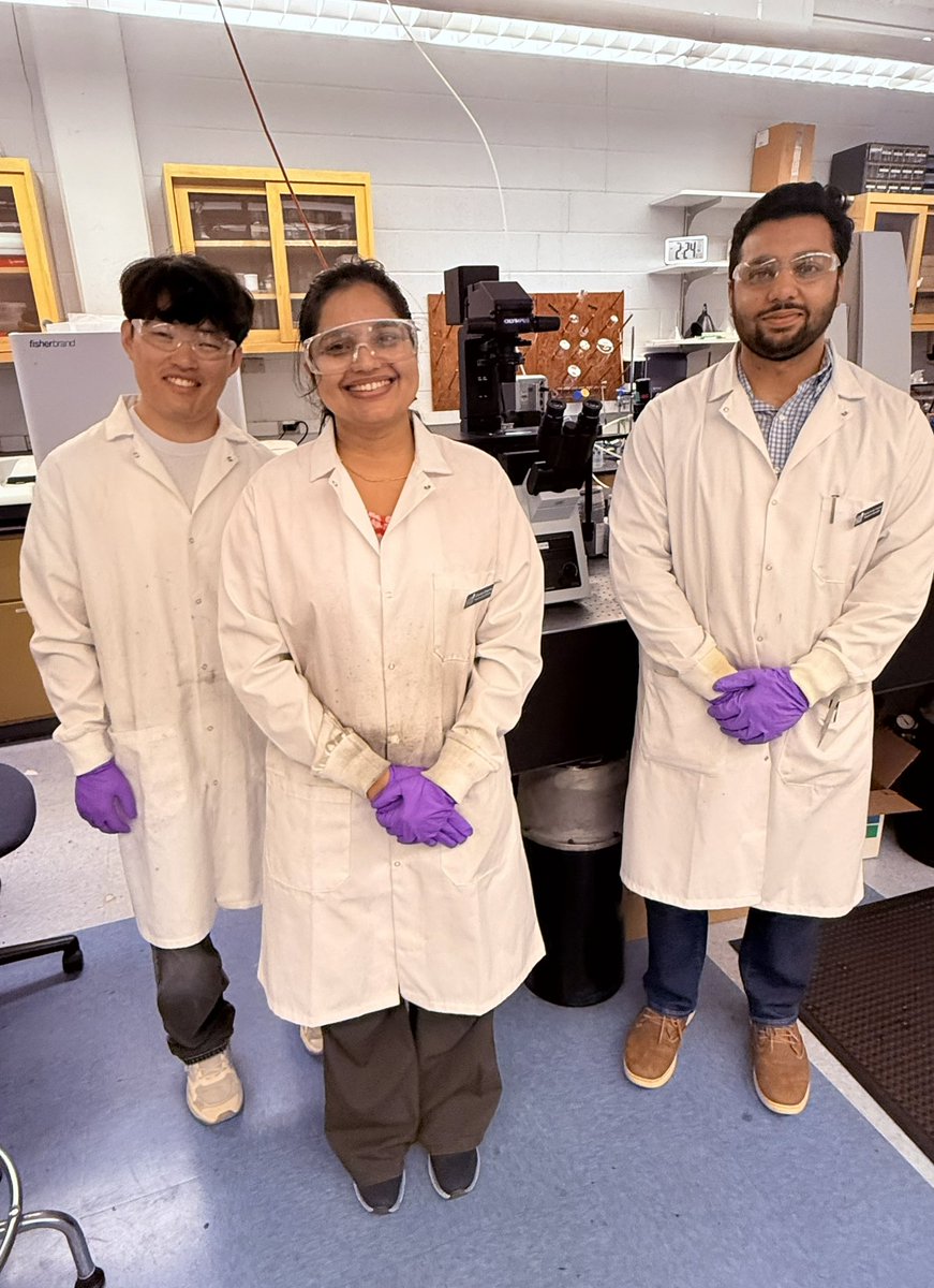 SkrticX's tweet photo. Great meeting three researchers @cwru: KangJin Lee, originally from Seoul; Shweta Sharma, from Firozabad, India; and Muhammad Haroon, from Lahore. Their work spans materials innovation, coatings and the physics of self-propelling micro-robots. Thanks to the group for the photo. https://t.co/9RH0DCbc60
