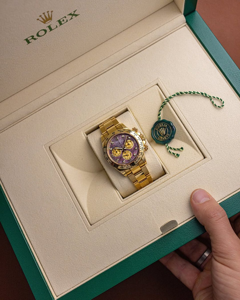 ManZonex's tweet photo. Rolex this one is pretty. https://t.co/BfuHG5o8kS