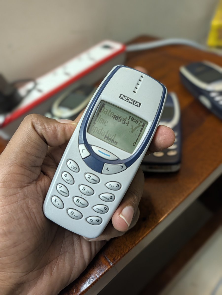 ParasmeSaurabh's tweet photo. Happy 26th Birthday @nokia 3310 !  

They sold 100M in 2.5 years back in 2000 with a revenue of $10B.. at that time around 416 M units were sold yearly and Nokia had 30.6% share globally. Every third phone sold was Nokia..

If u put 100M of these in a line a total of 13500 KM long can be drawn.

All of my phone's were actually more than 24 years old and still working with original battery..

Pretty industrictible...