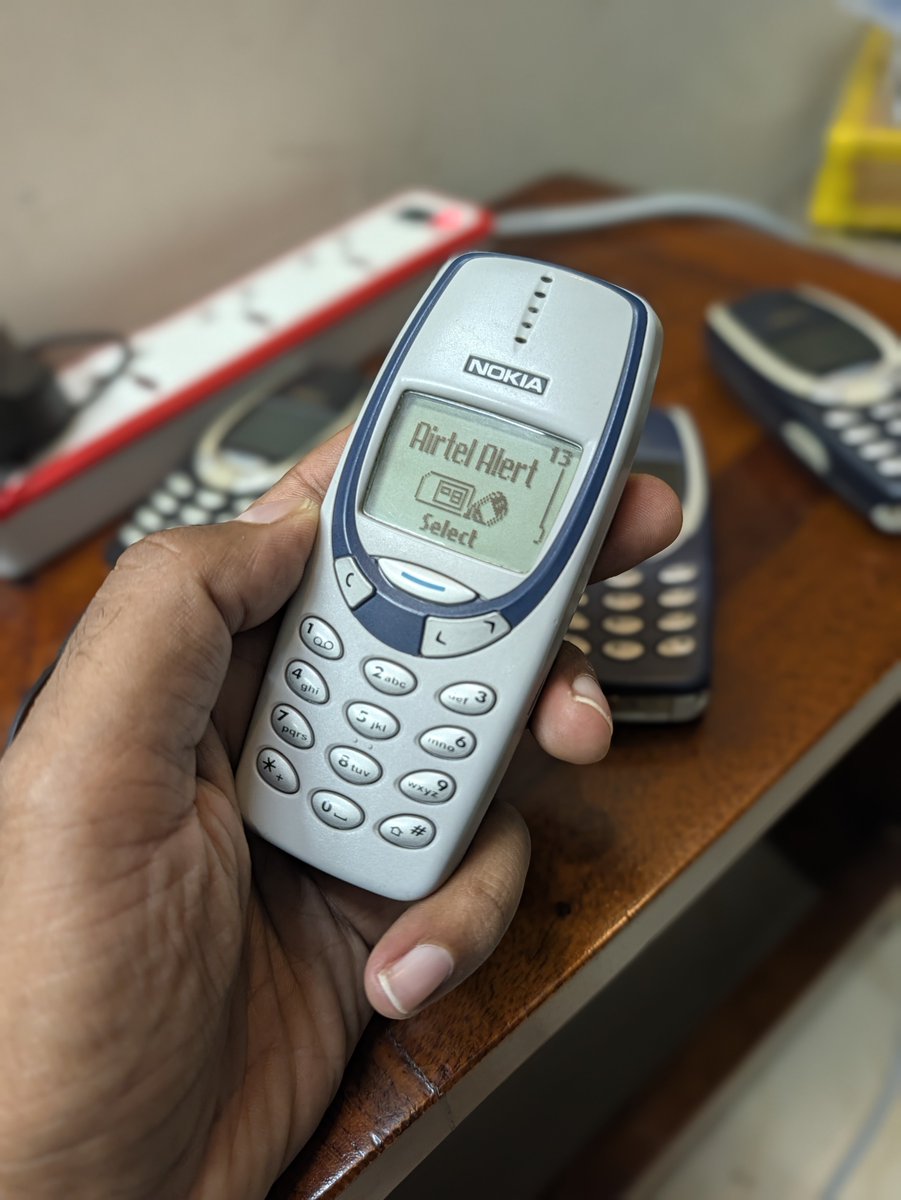 ParasmeSaurabh's tweet photo. Happy 26th Birthday @nokia 3310 !  

They sold 100M in 2.5 years back in 2000 with a revenue of $10B.. at that time around 416 M units were sold yearly and Nokia had 30.6% share globally. Every third phone sold was Nokia..

If u put 100M of these in a line a total of 13500 KM long can be drawn.

All of my phone's were actually more than 24 years old and still working with original battery..

Pretty industrictible...