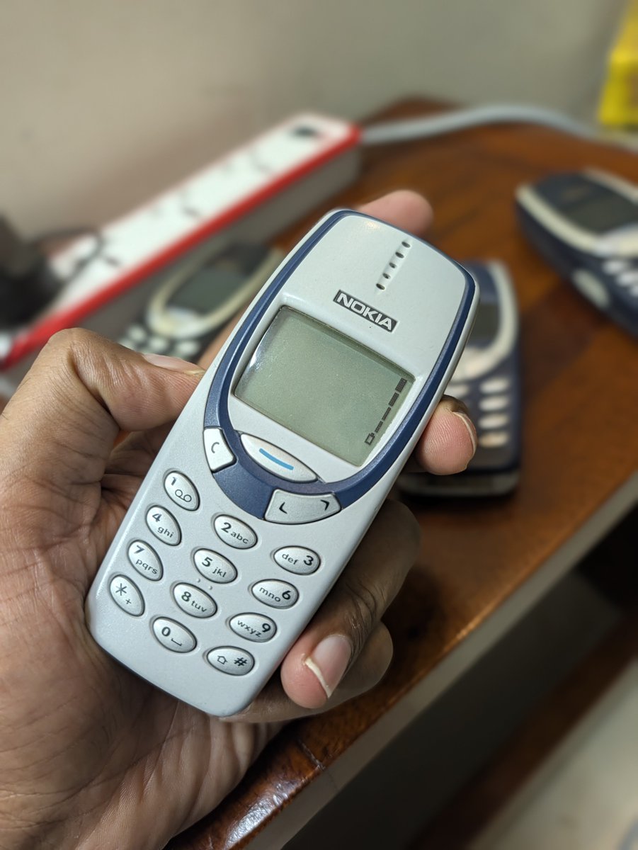 ParasmeSaurabh's tweet photo. Happy 26th Birthday @nokia 3310 !  

They sold 100M in 2.5 years back in 2000 with a revenue of $10B.. at that time around 416 M units were sold yearly and Nokia had 30.6% share globally. Every third phone sold was Nokia..

If u put 100M of these in a line a total of 13500 KM long can be drawn.

All of my phone's were actually more than 24 years old and still working with original battery..

Pretty industrictible...