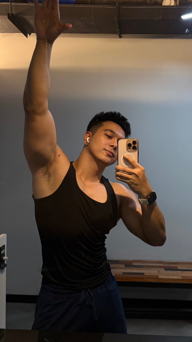 JakeRSPCT's tweet photo. I’m back 🤭😘 https://t.co/wvjlpxFsYG
