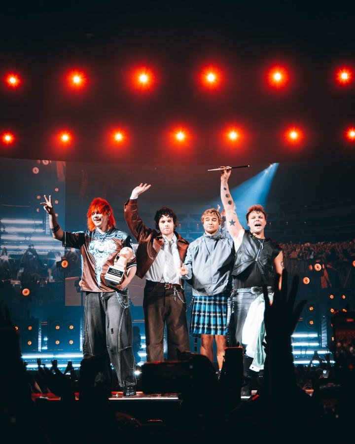 5SOSMexico's tweet photo. 1 SEMANA PARA VER A 5SOS EN MÉXICO https://t.co/b4rllHA7DY