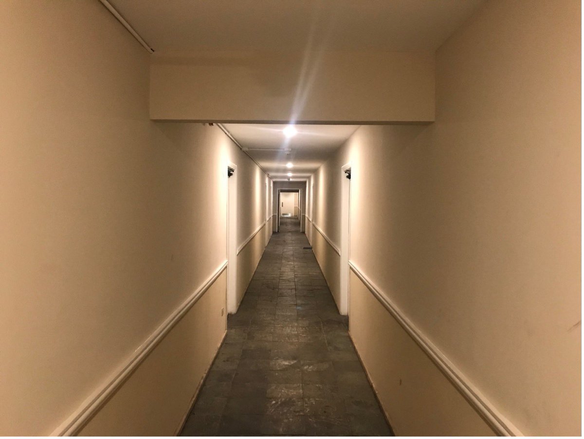 Stealx's tweet photo. This hallway probably did more for the perception of this property than the roughly $15,000 to $20,000 spent renovating each unit

Before and after from one of my favorite properties in Mundelein, IL

I was obsessive about the lighting

3 rounds of testing
8 different bulbs
Different color temperatures, lumens and beam angles

Every detail matters