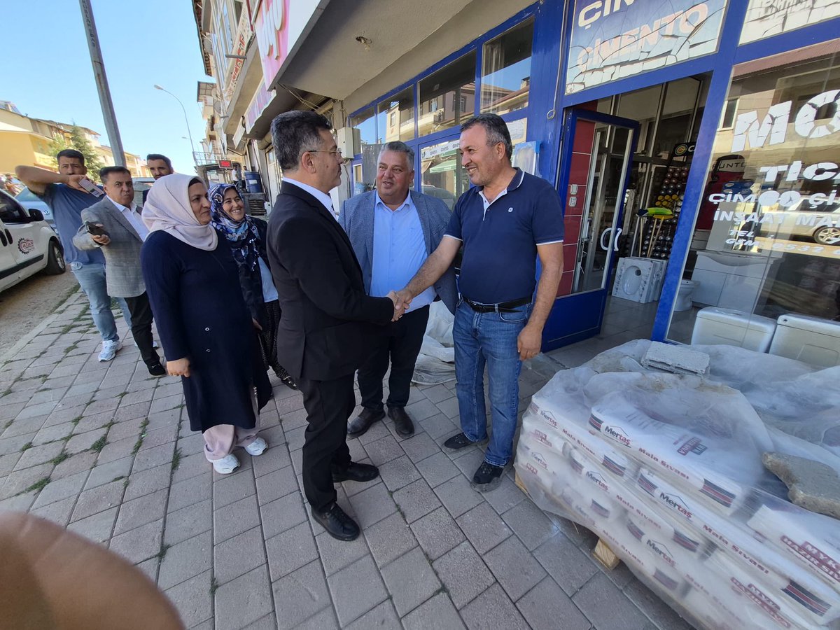 farukaytek's tweet photo. ❝AK Parti; esnafı ticaret hayatının lokomotifi, şehirlerin bereket kapısı ve toplumsal dayanışmanın en güçlü taşıyıcısı olarak gören bir siyaset anlayışıdır.❞

Tufanbeyli İlçe Koordinatörümüz Şahin Cerit, İl Yönetim Kurulu Üyemiz Mertkan Közigi, Tufanbeyli İlçe Başkanımız Kenan Birgin, Tufanbeyli Kadın Kolları Başkanımız Ülkühan Alcı ve kıymetli teşkilatımız ile esnafımızı ziyaret ettik.

Esnafımızın emeğini, alın terini ve bereketini büyüten anlayışla yanında olmaya devam edeceğiz.

📍Tufanbeyli