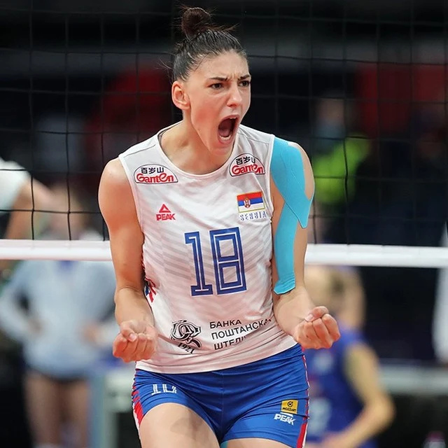 Temmzvolley's tweet photo. Son 15 yılda ya Sırbistan ya da Sırbistan'ı eleyen takım Eurovolley Şampiyonu oldu

2011 - 🏆Sırbistan
2013 - 🇷🇺Rusya yarı finalde Sırbistan'ı eleyerek şampiyon oldu 
2015 - 🇷🇺Rusya yarı finalde Sırbistan'ı eleyerek şampiyon oldu
2017 -  🏆🇷🇸Sırbistan
2019 - 🏆🇷🇸Sırbistan
2021 - 🇮🇹İtalya finalde Sırbistan'ı 3-1 yendi
2023 - 🇹🇷Türkiye finalde Sırbistan'ı 3-2 yendi

2026 -  ?