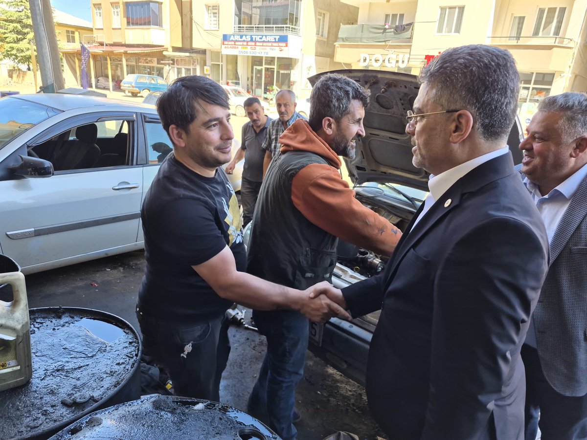 farukaytek's tweet photo. ❝AK Parti; esnafımızın emeğini, kazancını ve alın terini şehrimizin ekonomik hayatının temel değerlerinden biri olarak gören bir hizmet siyasetidir.❞

Tufanbeyli İlçe Koordinatörümüz Şahin Cerit, İl Yönetim Kurulu Üyemiz Mertkan Közigi, Tufanbeyli İlçe Başkanımız Kenan Birgin, Tufanbeyli Kadın Kolları Başkanımız Ülkühan Alcı ve kıymetli teşkilatımız ile esnafımızı ziyaret ettik.

Üreten, hizmet eden ve şehrimizin yükünü omuzlayan esnafımızla kurduğumuz istişare köprülerini Türkiye Yüzyılı’na güç katacak adımlara dönüştüreceğiz

📍Tufanbeyli
