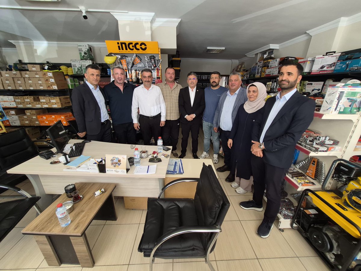farukaytek's tweet photo. ❝AK Parti; esnafımızın emeğini, kazancını ve alın terini şehrimizin ekonomik hayatının temel değerlerinden biri olarak gören bir hizmet siyasetidir.❞

Tufanbeyli İlçe Koordinatörümüz Şahin Cerit, İl Yönetim Kurulu Üyemiz Mertkan Közigi, Tufanbeyli İlçe Başkanımız Kenan Birgin, Tufanbeyli Kadın Kolları Başkanımız Ülkühan Alcı ve kıymetli teşkilatımız ile esnafımızı ziyaret ettik.

Üreten, hizmet eden ve şehrimizin yükünü omuzlayan esnafımızla kurduğumuz istişare köprülerini Türkiye Yüzyılı’na güç katacak adımlara dönüştüreceğiz

📍Tufanbeyli