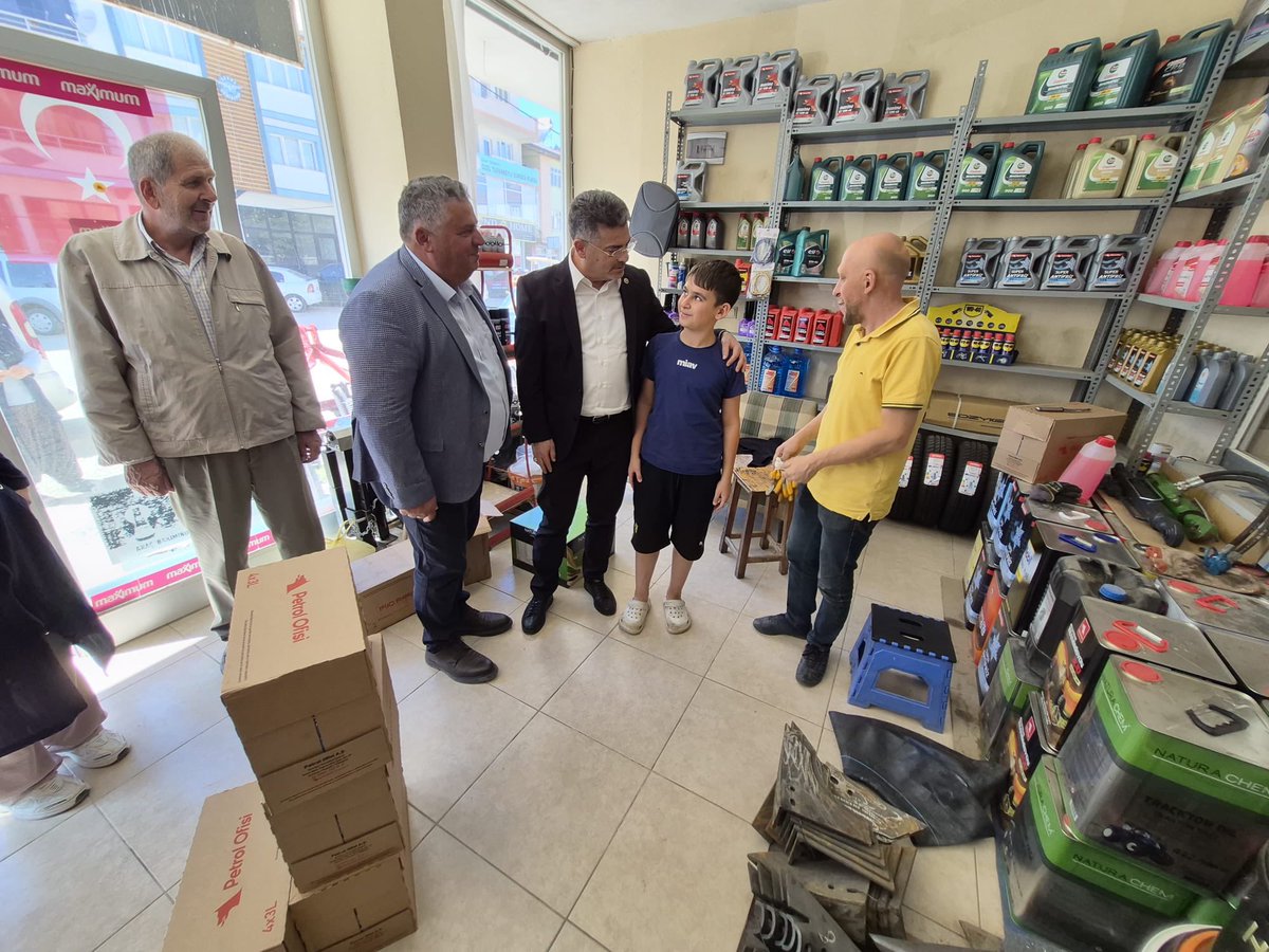 farukaytek's tweet photo. ❝AK Parti; esnafımızın emeğini, kazancını ve alın terini şehrimizin ekonomik hayatının temel değerlerinden biri olarak gören bir hizmet siyasetidir.❞

Tufanbeyli İlçe Koordinatörümüz Şahin Cerit, İl Yönetim Kurulu Üyemiz Mertkan Közigi, Tufanbeyli İlçe Başkanımız Kenan Birgin, Tufanbeyli Kadın Kolları Başkanımız Ülkühan Alcı ve kıymetli teşkilatımız ile esnafımızı ziyaret ettik.

Üreten, hizmet eden ve şehrimizin yükünü omuzlayan esnafımızla kurduğumuz istişare köprülerini Türkiye Yüzyılı’na güç katacak adımlara dönüştüreceğiz

📍Tufanbeyli