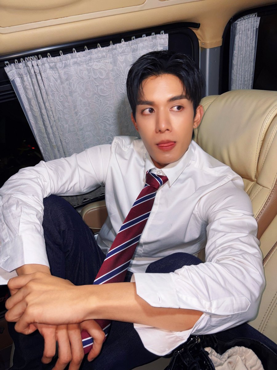 naminji___'s tweet photo. After work , A Salary Man 💼

#netsiraphop https://t.co/QBaSColCA0
