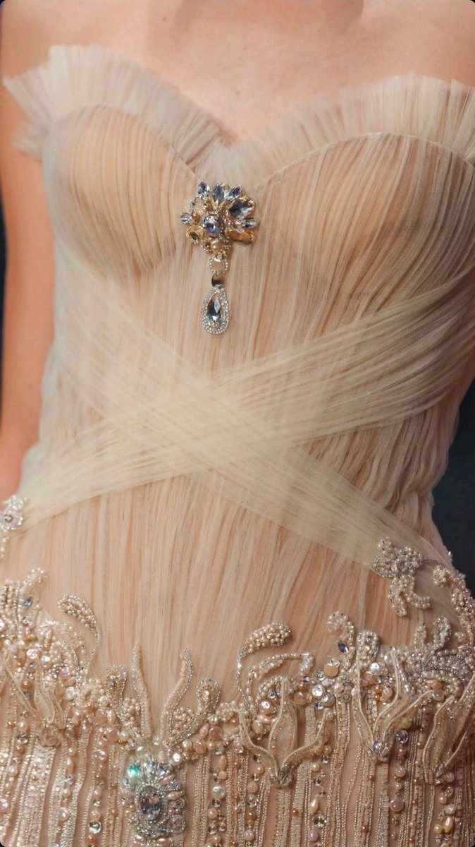 iAng_cut's tweet photo. romantic detail at Georges Hobeika Couture Fall Winter 2026/27 https://t.co/B56hBX16JY