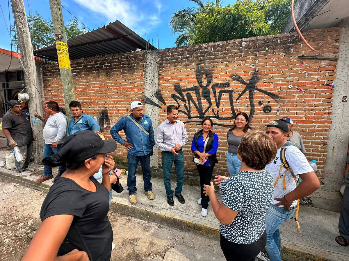 24_morelos's tweet photo. MEJORAN EL SUMINISTRO DE AGUA POTABLE EN UNA COLONIA DE JIUTEPEC
Para atender la falta de suministro en la zona, el personal del #SCAPSJ llevó a cabo trabajos de interconexión de la red de agua potable.
Con estas acciones se busca #mejorar el servicio, permitiendo que el agua llegue con mayor presión y de manera más constante a los hogares de la colonia.
El Gobierno Municipal de @Jiutepec_ continúa trabajando para #atender las demandas de la ciudadanía y mejorar los servicios.