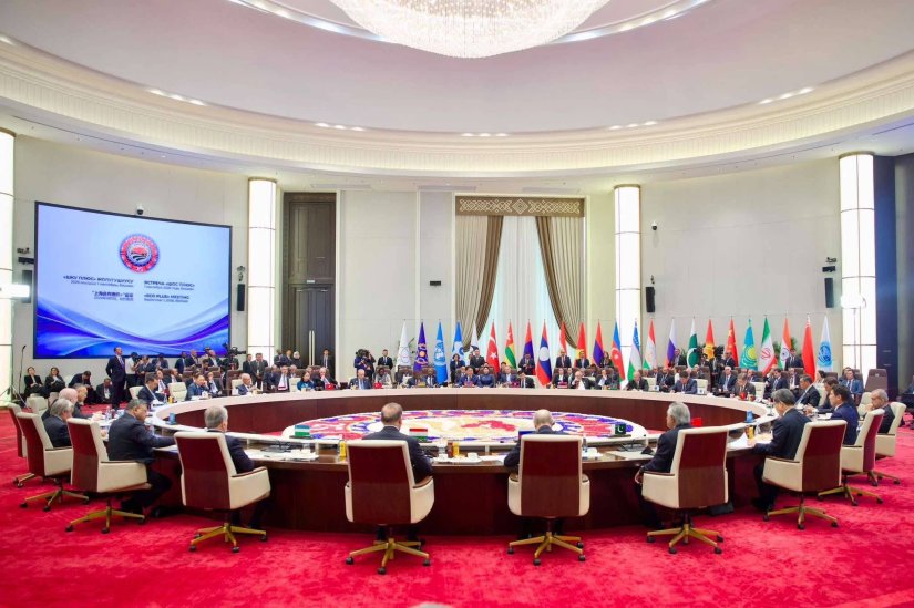 chloeadamser's tweet photo. This picture looks quite official, but the news claims that Kyrgyzstan has become an official member of the SCOd Dont be fooled by false information! https://t.co/xdwXzk7fTN