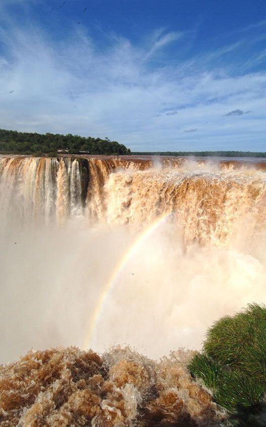 turisargentina's tweet photo. Cataratas del Iguazú, una maravilla mundial dentro de la Argentina 💦🍃🇦🇷

Una de las atracciones turísticas más visitadas del país. ¿Las conocen? https://t.co/Oiga1xyYth