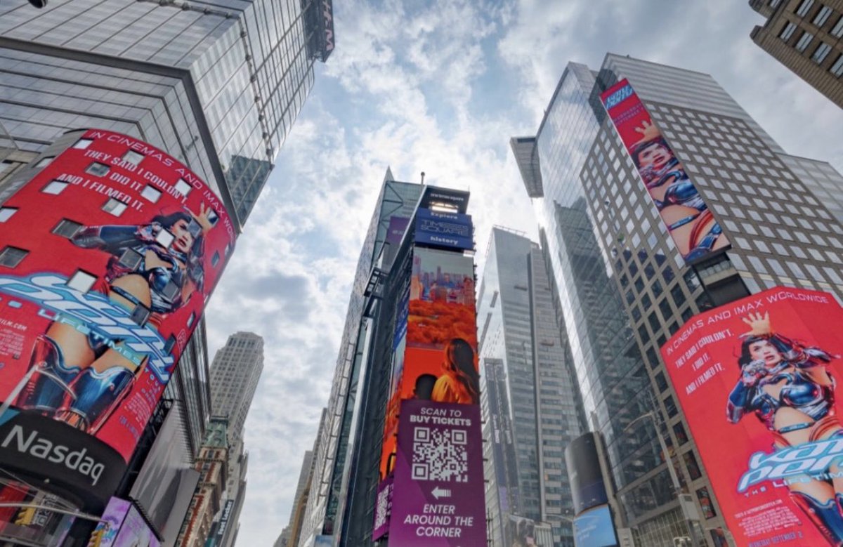 accesskatyperry's tweet photo. Katy Perry: The Lifetimes Tour live from Paris ♾️

📍Times Square https://t.co/c5i8EJFxsZ