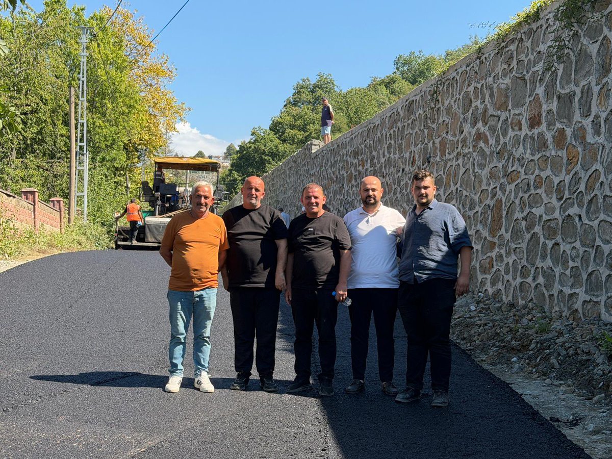 ak_sapanca's tweet photo. 📍 İlmiye Mahallemizde Asfalt Çalışmaları Başladı 🚧

Sakarya Büyükşehir Belediyemiz tarafından İlmiye Mahallemizde asfalt çalışmaları başladı.

Mahallemizin ulaşım konforunu artıracak, yollarımızı daha güvenli ve modern hale getirecek çalışmaların İlmiye’mize ve hemşehrilerimize hayırlı olmasını diliyoruz.

Sapanca’mıza verdiği destek ve hizmetler için Sakarya Büyükşehir Belediye Başkanımız Yusuf Alemdar’a teşekkür ediyoruz.

Sapanca’mız için durmadan, yorulmadan çalışıyoruz. 🧡

@sbYusufAlemdar @Sakaryabld