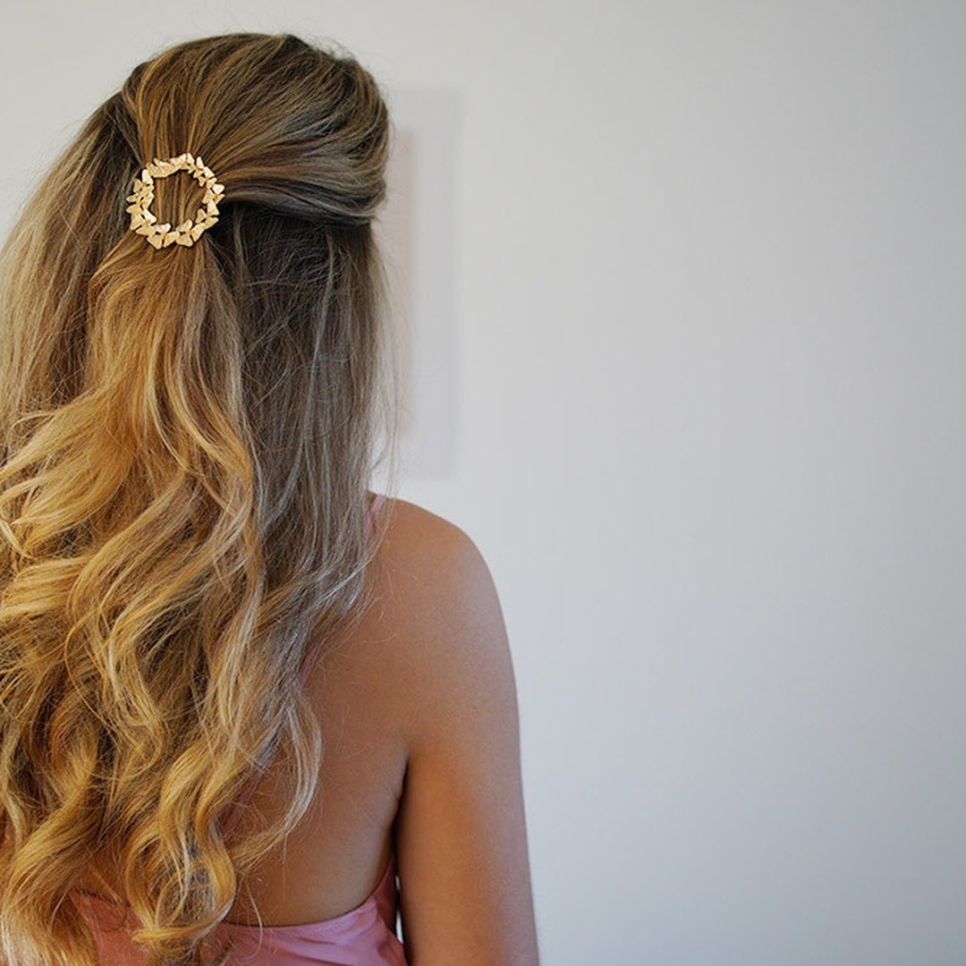 bohomane's tweet photo. Une fleur de plus dans les cheveux 🌸

https://t.co/FKagdU6cT3

#BarretteCheveux #Vendredi #Bohomane #CoiffureFemme #AccessoiresCheveux https://t.co/QpKKjKYYen