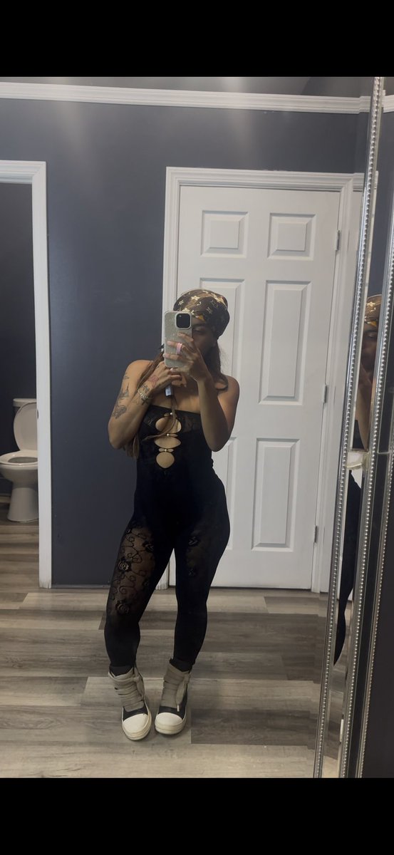 iprincesz_'s tweet photo. just a bad bitch with cancer at 21! #fuckcancer #stillpretty #fyp https://t.co/sGIj8Ktek3