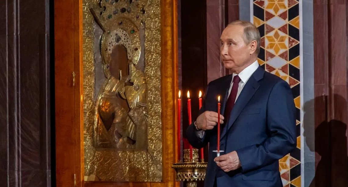 Russians_Life's tweet photo. - Когда вы поняли, что Бога нет?
- Когда увидел Путина в церкви... https://t.co/goGOaF7eph