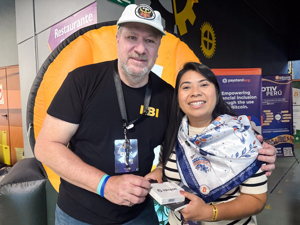 FBI_Bitcoin's tweet photo. 🧡 Queremos agradecer a @Trezor por la donación de wallets que fueron entregadas a distintos proyectos que acompañamos desde la Fundación Bitcoin Iberoamérica.

Una contribución que ayuda a fortalecer la educación sobre seguridad y autocustodia dentro del ecosistema Bitcoin. https://t.co/XphbufFWmh
