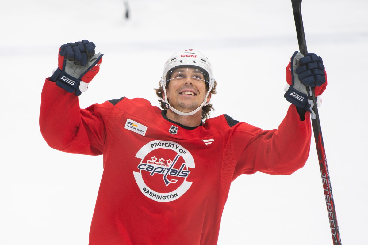 katieEadler's tweet photo. Dylan Strome's reaction to scoring in the scrimmage this morning is an early contender for my favorite photo of the season. https://t.co/Y9pmiiKRHZ