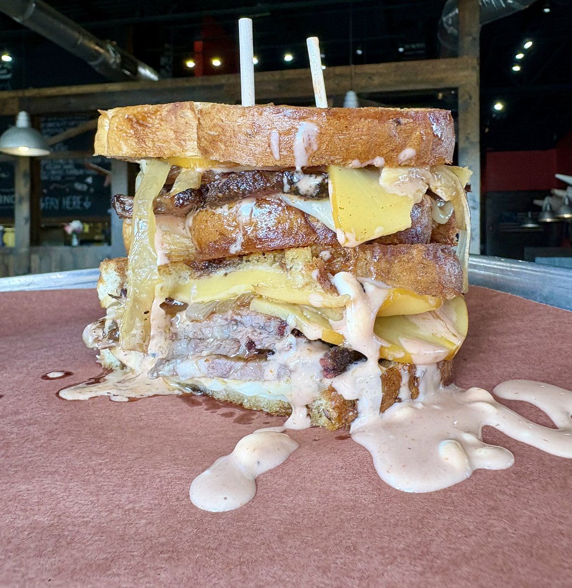 Sugarfire44's tweet photo. 🐮BRISCO MELT—Brisket, Swiss &amp; Gouda Cheeses, Caramelized Onions + Frisco Sauce on Toasted Rye Bread!

🦃TURKEY BLT—Smoked Turkey, House Candied Bacon, Tomato, Lettuce &amp; Garlic Aioli on Toasted Bread!

WE DELIVER 🚘

https://t.co/wYNWRyJujY https://t.co/6X2i4mozTf