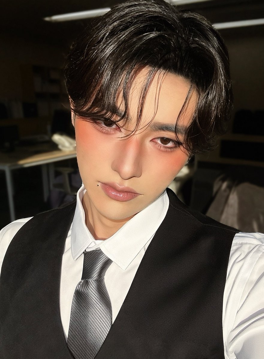 taro_lvsk's tweet photo. 会社で自撮りしたら盛れた✌🏽 https://t.co/HImape9z29