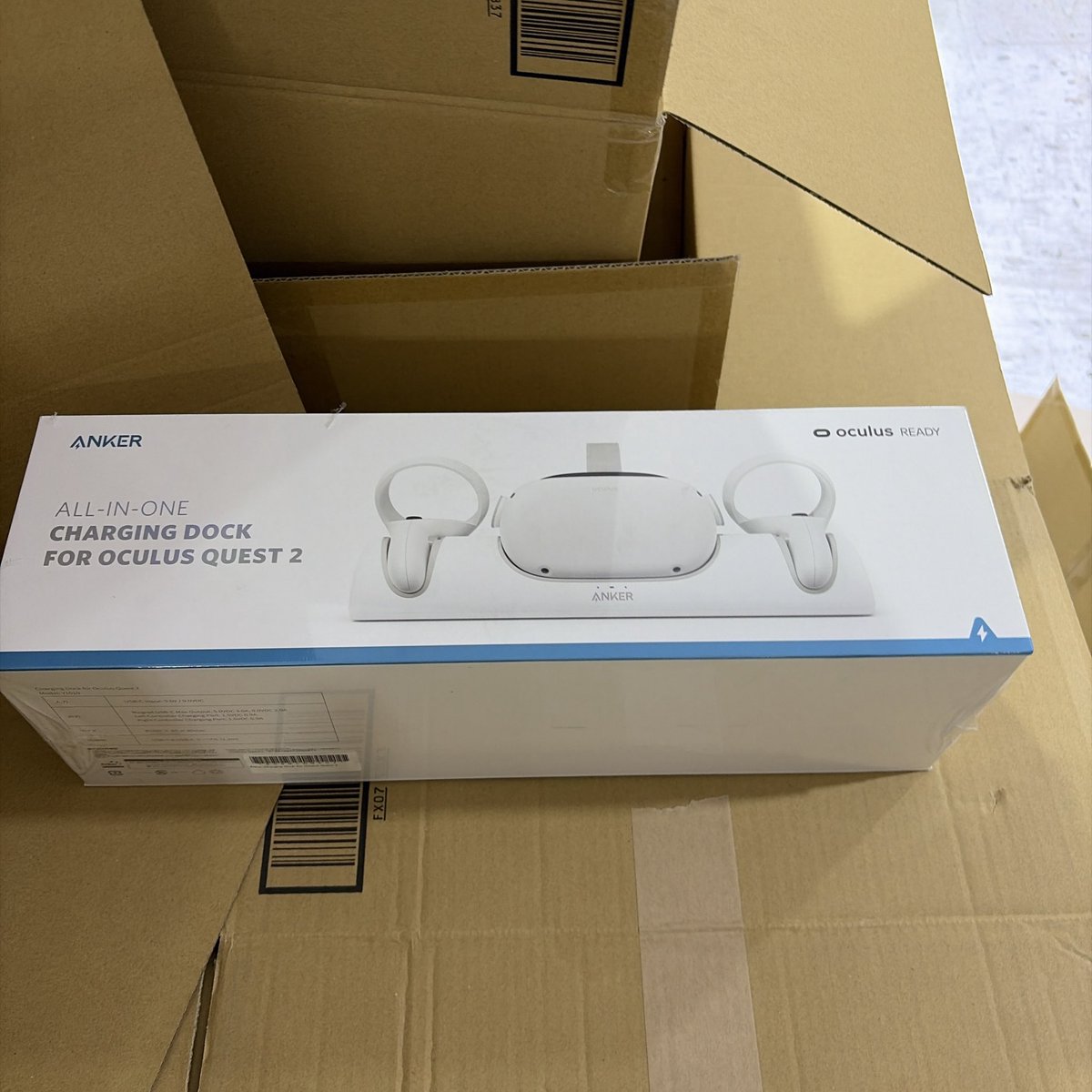 39outlet's tweet photo. 【法人・業者様向け／まとめ売り】

ANKER
ALL-IN-ONE CHARGING DOCK FOR OCULUS QUEST 2
Oculus Quest 2用 オールインワン充電ドック

✅ 複数点購入可能
✅ 大口購入歓迎
✅ 数量により価格相談可能
✅ 在庫処分・再販用にもおすすめ

ご希望数量をDMにてご連絡ください。

#卸売 #業者販売 #法人向 https://t.co/jPud4BxCbq
