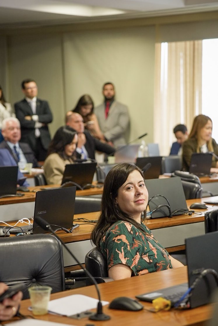 samiabomfim's tweet photo. Eu quando venho ao Senado pressionar pelo fim da escala 6x1 e sou obrigada a escutar bolsonarista fazer todo tipo de malabarismo para prejudicar trabalhadores e beneficiar patrões. Haja cara de pau! https://t.co/hSHgTobAWp