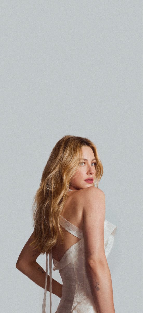 unlockscreen's tweet photo. —  Lili Reinhart e Tom Bateman (The Love Hypothesis) | ELLE magazine wallpapers 🧪

like &amp; rt if you use it!! /bel https://t.co/VVTysEvwoN