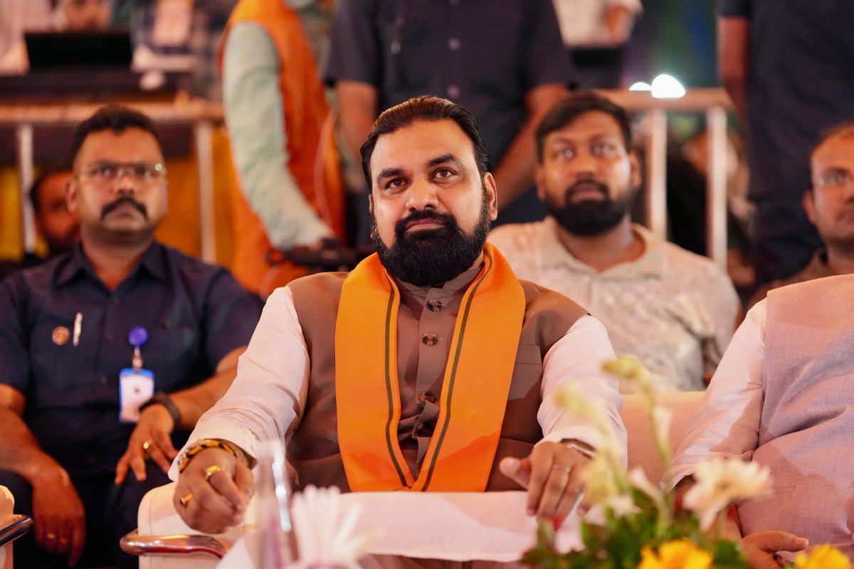 samrat4bjp's tweet photo. कृष्णं वन्दे जगद्गुरुम्। 🙏

कृष्ण जन्माष्टमी के उपलक्ष्य पर पटना के मिलर हाईस्कूल मैदान में आयोजित "श्री कृष्णोत्सव" में शामिल हुआ। 

भगवान श्रीकृष्ण हमारे लिए भगवान भी हैं और जगद्गुरु भी। उनके जीवन से हमें धर्म, नीति, नेतृत्व और अन्याय के विरुद्ध खड़े होने की प्रेरणा मिलती है।

आइए, उनके आदर्शों को आत्मसात कर बिहार को समृद्ध एवं विकसित बनाने का संकल्प लें।

जय श्रीकृष्ण!