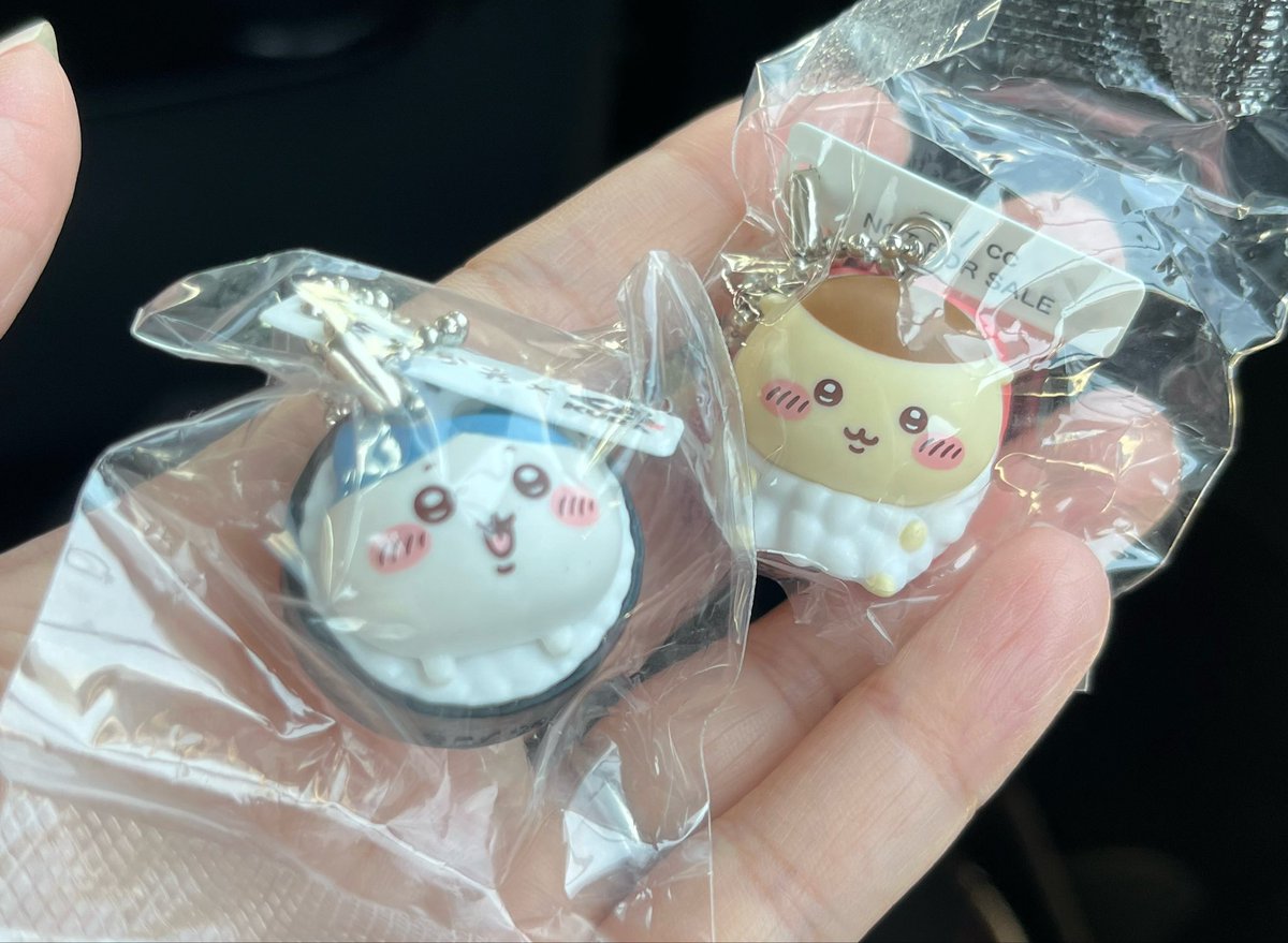 otayuru's tweet photo. 今話題のちいかわくら寿司やけどうちが行った2店舗はどっちもフィギュアちゃんと当たったから大丈夫な店舗だったみたい https://t.co/Jh9M0xdpI5