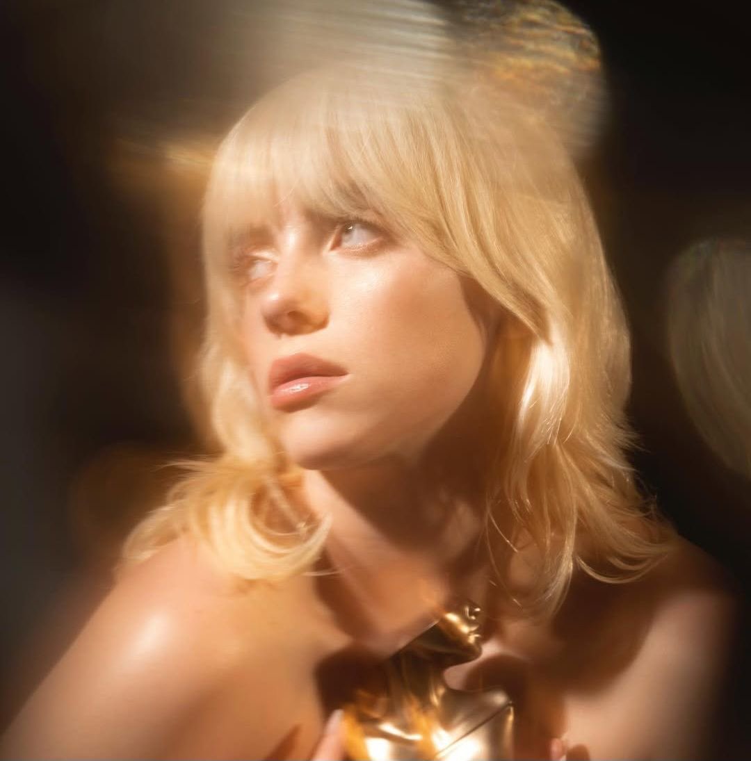 archiveofeilish's tweet photo. your daily dose of billie 💛 https://t.co/drW6L7Vzen