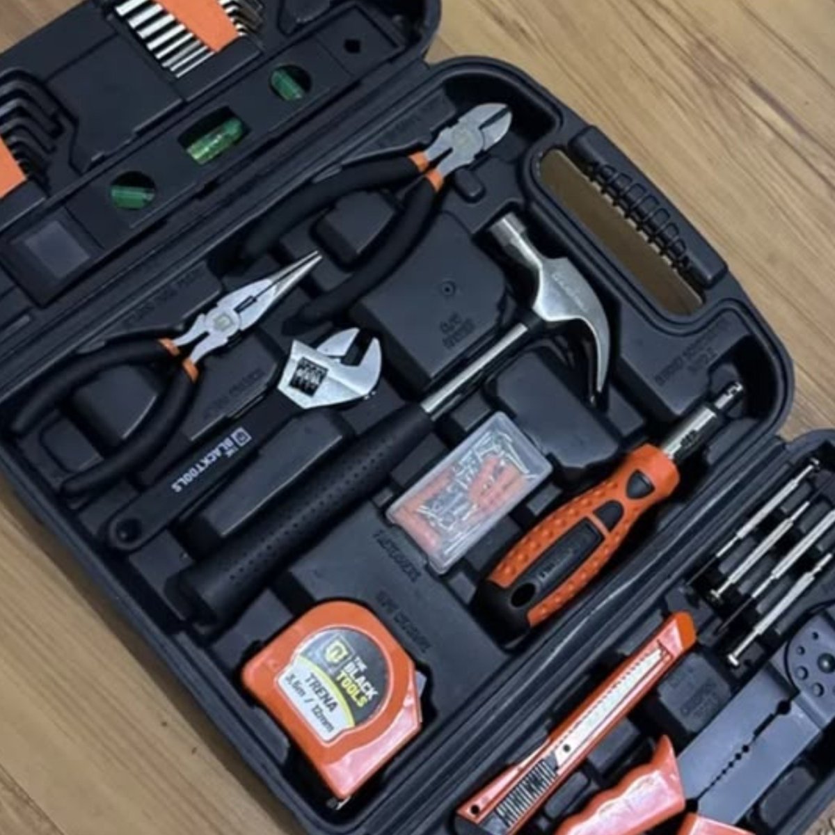 oncelacuna's tweet photo. ( he literally just prepared and washed up to sleep-- don't ask him how he's feeling right now (and yes the tool kit?? All his.)) https://t.co/ua0YykDhrn
