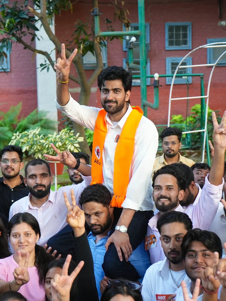 AnilDoi_'s tweet photo. पंजाब विश्वविद्यालय की धरती पर फिर लहराया भगवा 🚩🔥
पंजाब विश्वविद्यालय के छात्र संघ चुनाव में अंकित बिढ़ान ने अध्यक्ष पद पर की शानदार विजय हासिल।
यह जीत छात्रशक्ति, संघर्ष और राष्ट्रवादी विचारधारा पर विद्यार्थियों के विश्वास की जीत है।
#ABVP #PU #PUCSC #GenZ_WithABVP https://t.co/J4IOP7VW5z