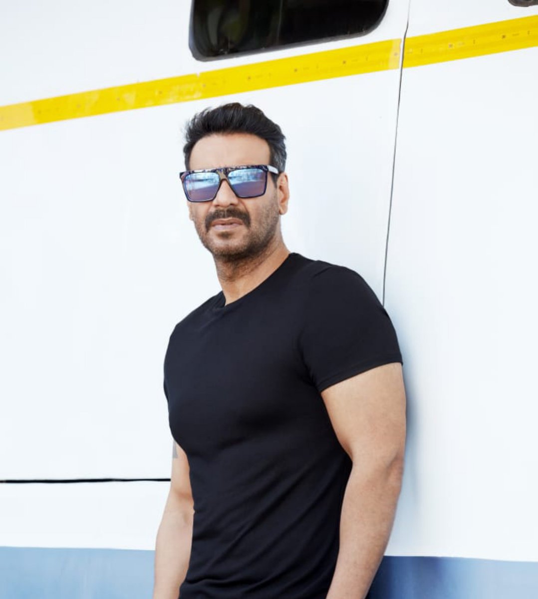 cineverss's tweet photo. AJAY DEVGN RETURNS TO THE DARK ZONE! 🔥

#AjayDevgn has begun shooting for his new untitled horror-thriller, directed by #RohitJugraj — the filmmaker who first collaborated with him on RGV’s Bhoot.

The project marks their reunion and a hat-trick collaboration with @PanoramaStudios, following #Shaitaan and #Raid2. 🎬

The horror begins again. 👀