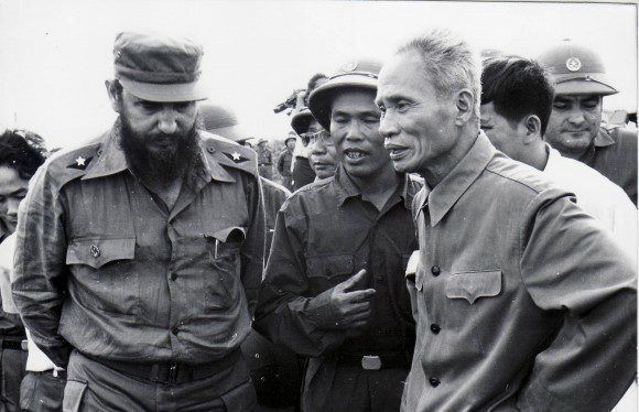 PartidoPCC's tweet photo. “Por eso podemos decir que los vietnamitas no solo lucharon por ellos: ¡lucharon por todos los pueblos del mundo, lucharon por la causa de la liberación de la humanidad, lucharon por la causa del socialismo y del comunismo! Los hombres que allí murieron, murieron también por nosotros. ¡Y la humanidad agradecerá eternamente esos servicios a #Vietnam!”

#100AñosConFidel