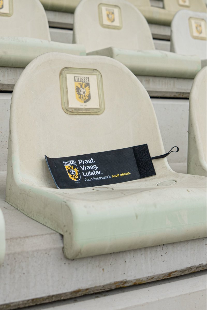 MijnVitesse's tweet photo. Een Vitessenaar is nooit alleen.

Vitesse speelt vrijdag met een speciale shirtbedrukking en aanvoerdersband voor ‘Een Vitessenaar is nooit alleen’.

Na afloop worden deze geveild voor Stichting 113 Zelfmoordpreventie. https://t.co/olXT7YEArZ