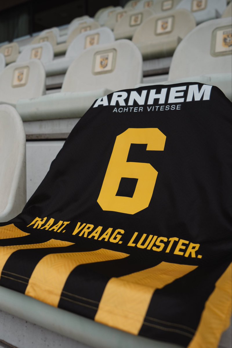 MijnVitesse's tweet photo. Een Vitessenaar is nooit alleen.

Vitesse speelt vrijdag met een speciale shirtbedrukking en aanvoerdersband voor ‘Een Vitessenaar is nooit alleen’.

Na afloop worden deze geveild voor Stichting 113 Zelfmoordpreventie. https://t.co/olXT7YEArZ