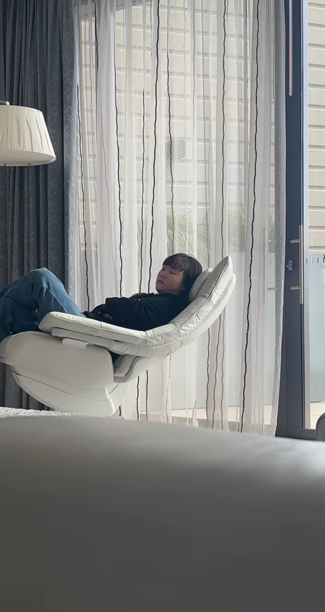 onlysleep9round's tweet photo. 호주잠뜰 ♡ 나 https://t.co/4DPo1agifU