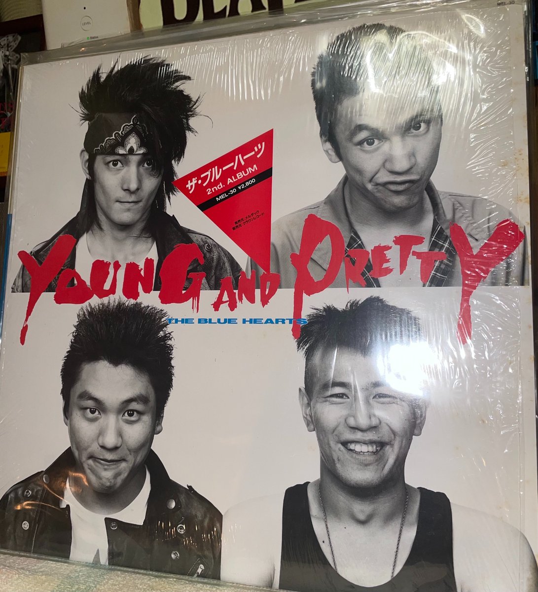 MLl6dp's tweet photo. ザ・ブルーハーツとTHE CLASHは
似てると云われる。
ヒロト、マーシー。
ジョー、ミック。
ロックンロールブラザー
音楽の変遷。崩壊。
似てる。しかし
ファションに関しては
クラッシュはズバ抜けてる。あのメンバー全員が
カッコ良いのは中々いない。ブルハのレコードが再発されたが2ndだけ何故か https://t.co/W5VlkDgF6c