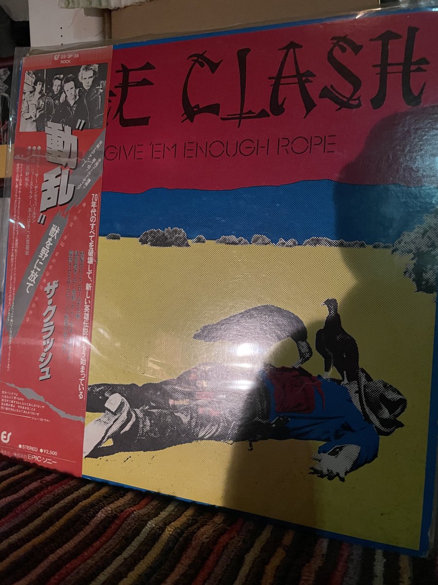 MLl6dp's tweet photo. ザ・ブルーハーツとTHE CLASHは
似てると云われる。
ヒロト、マーシー。
ジョー、ミック。
ロックンロールブラザー
音楽の変遷。崩壊。
似てる。しかし
ファションに関しては
クラッシュはズバ抜けてる。あのメンバー全員が
カッコ良いのは中々いない。ブルハのレコードが再発されたが2ndだけ何故か https://t.co/W5VlkDgF6c