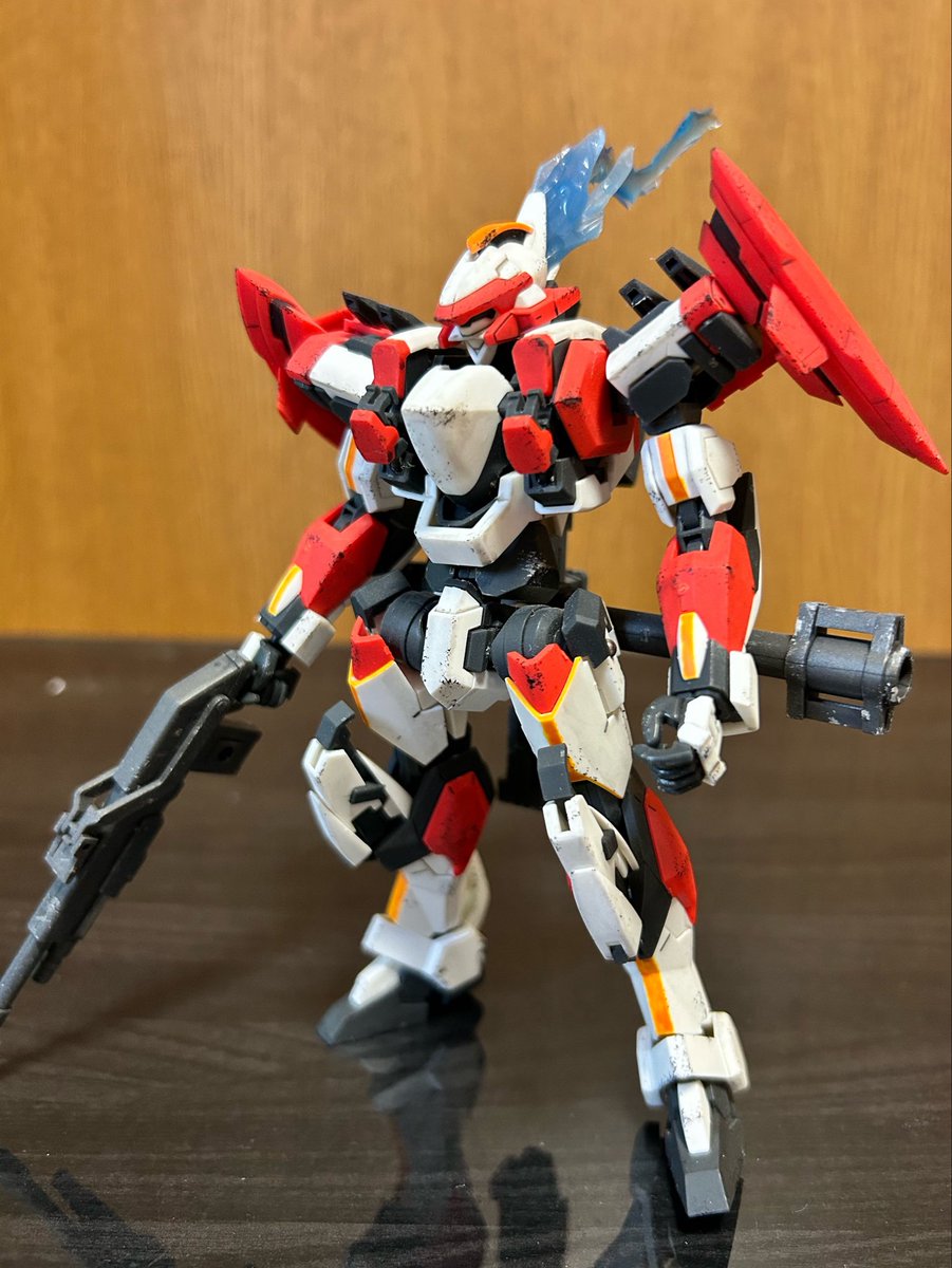 eightenird's tweet photo. コトブキヤ1/60 レーバテイン
デモリッションガンを分割できるようにして、放熱索をレジンで延長。
デザインはバンダイ版よりこちらが好みです。

#プラモ  #コトブキヤ #フルメタルパニック #レーバテイン https://t.co/8hke80cfH5