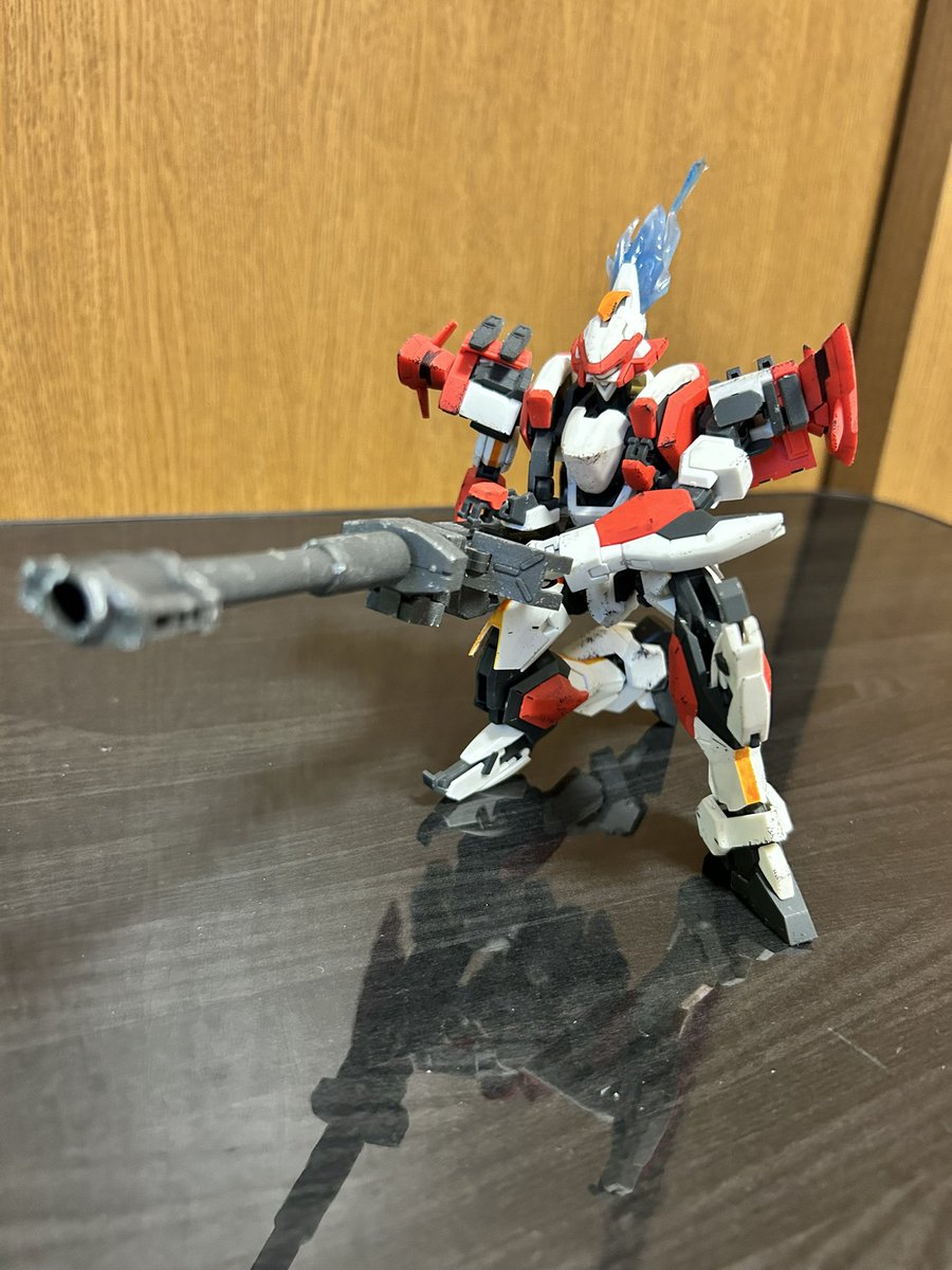 eightenird's tweet photo. コトブキヤ1/60 レーバテイン
デモリッションガンを分割できるようにして、放熱索をレジンで延長。
デザインはバンダイ版よりこちらが好みです。

#プラモ  #コトブキヤ #フルメタルパニック #レーバテイン https://t.co/8hke80cfH5